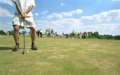 Golf zdobywa w Polsce popularność.