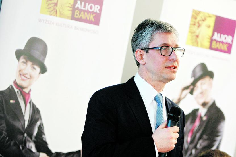 WIĘCEJ ZAROBIĄ: Wojciech Sobieraj, prezes Alior Banku, spodziewa się w tym roku dwucyfrowego
 wzrostu zysku. Zakłada, że marża się obniży, ale koszty działania i ryzyka pozostaną utrzymane
 w ryzach. [FOT. GK]