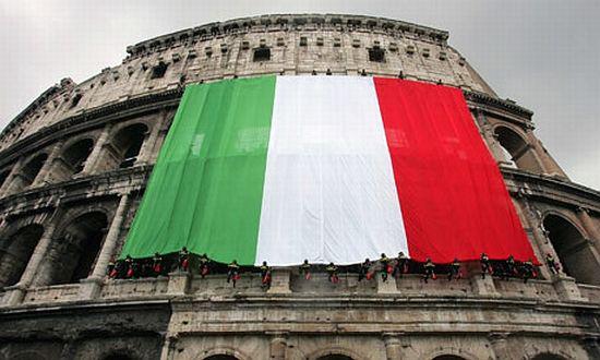 Włochy, flaga Colosseum
