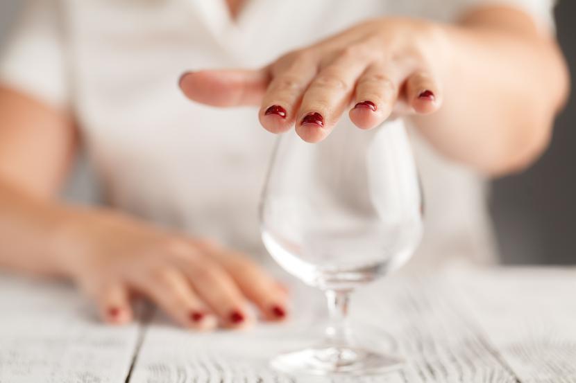 Przewaga niekorzystnych konsekwencji picia alkoholu dla zdrowia jest tak duża, że trudno w ogóle doszukiwać się korzyści - stwierdza kardiolog. Przewaga niekorzystnych konsekwencji picia alkoholu dla zdrowia jest tak duża, że trudno w ogóle doszukiwać się korzyści - stwierdza kardiolog.