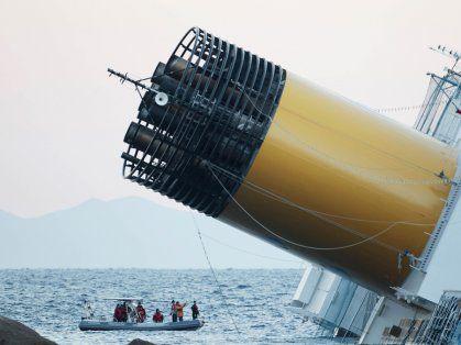 Osobom, którym udało się przeżyć katastrofę statku wycieczkowego Costa Concordia, operator linii wycieczkowej zaoferował 30 proc. zniżkę na kolejny rejs z Costa Cruise 