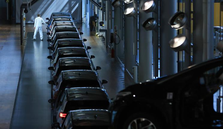 KE koryguje motoryzacyjny kurs. Branża docenia, ale ostrzega przed iluzją zmiany