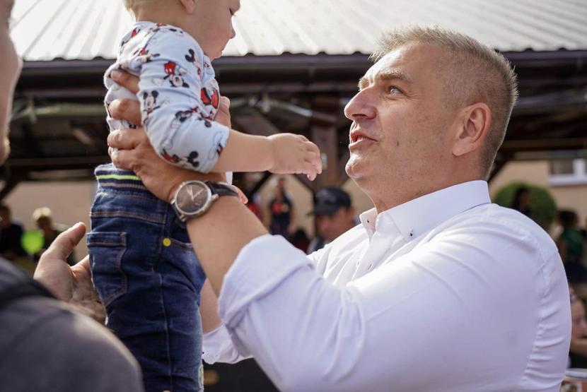 Liczba urodzonych dzieci spadła o 55 tys. w stosunku do 2015 roku, kiedy swoje rządy kończyła Platforma Obywatelska - przypomniał Bartosz Arłukowicz, były minister zdrowia. 