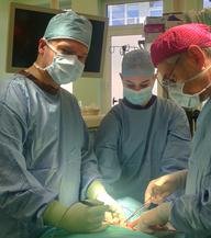 Rzadka operacja w krakowskim szpitalu: chirurdzy usunęli guz, oszczędzając miąższ płucny