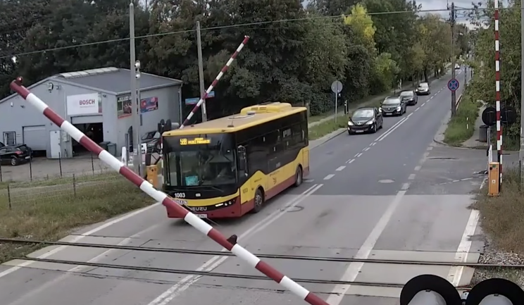 Trzy lata zakazu prowadzenia auta za przestępstwo na torach. Będą kamery na przejazdach