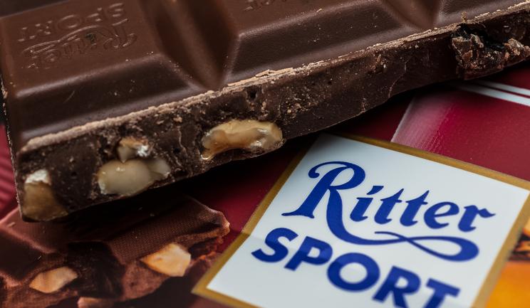 Ritter Sport okleja czekoladę. Wyjaśniamy, co musi zakryć i dlaczego
