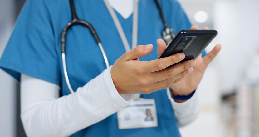 Pielęgniarki i położne mogą już potwierdzić swoje uprawnienia zawodowe w telefonie. Pielęgniarki i położne mogą już potwierdzić swoje uprawnienia zawodowe w telefonie.