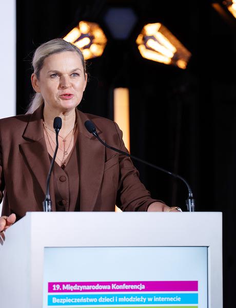 Dzieci pod presją mediów społecznościowych. Eksperci alarmują: potrzebne są regulacje