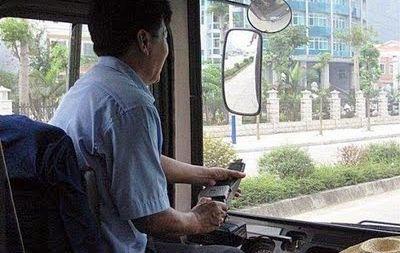 Chiński kierowca autobusu