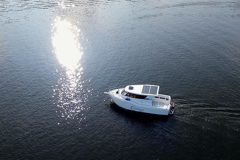 Słońce na wodzie:Spółka Wimax sprzedaje panele fotowoltaiczne do montażu m.in. na jachtach.