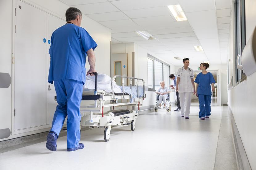 75 proc. Polaków rozwiązania problemów polskich szpitali upatruje w zwiększeniu liczby pracujących w nich lekarzy.