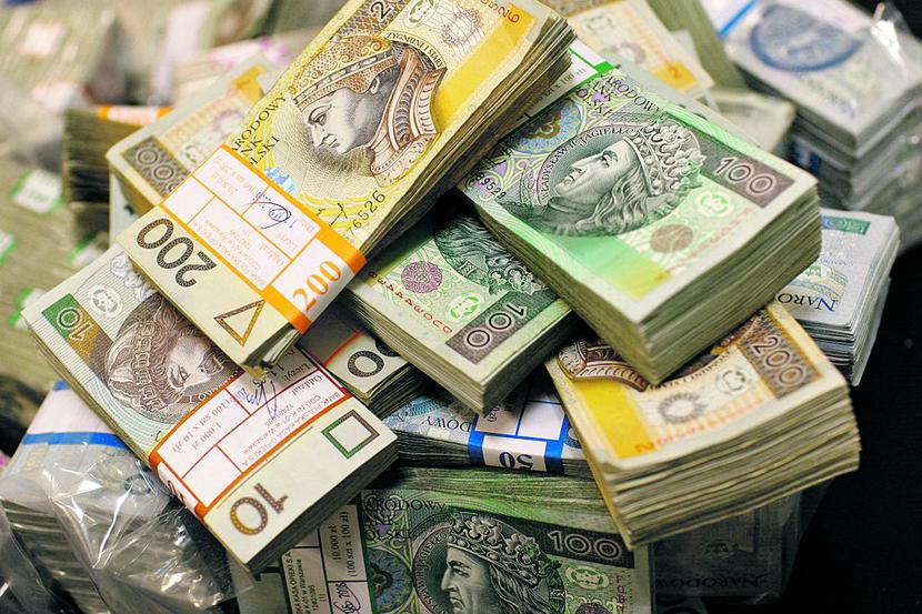 Złoty, banknoty, paczki