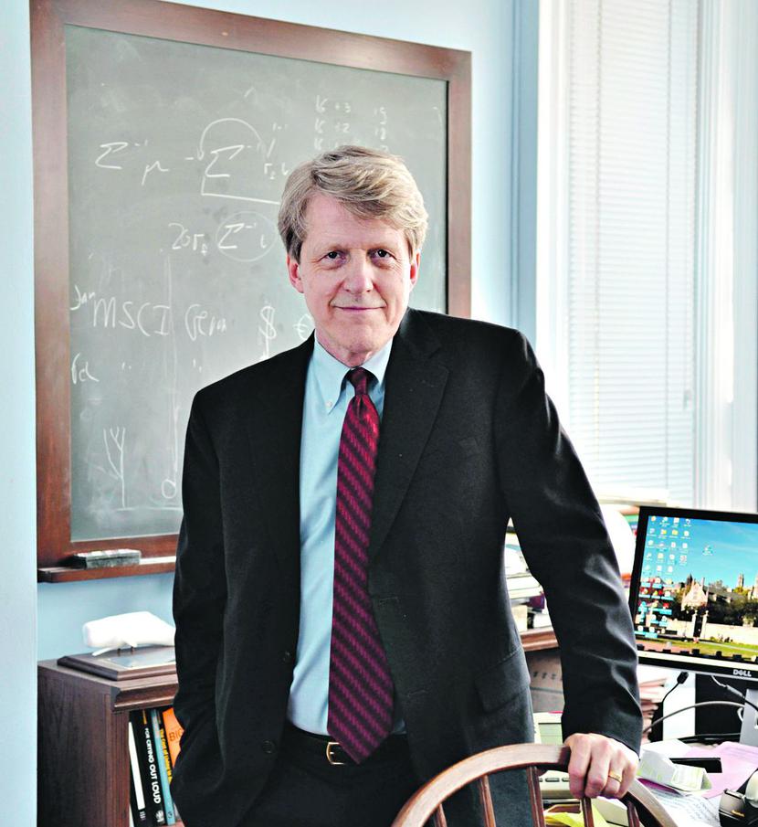 GURU FINANSÓW: Świeżo upieczony noblista jest w świecie
 finansów autorytetem nie od dzisiaj. Nie tylko udowodnił, że inwestorzy
 systematycznie popełniają podobne błędy, ale również dwukrotnie
 przewidział z wyprzedzeniem, kiedy to nastąpiło. [FOT. BLOOMBERG]