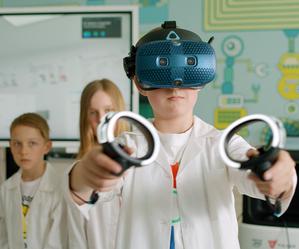 Empiriusz 2.0: Technologia VR może rozpalać ciekawość i rozwijać wyobraźnię uczniów