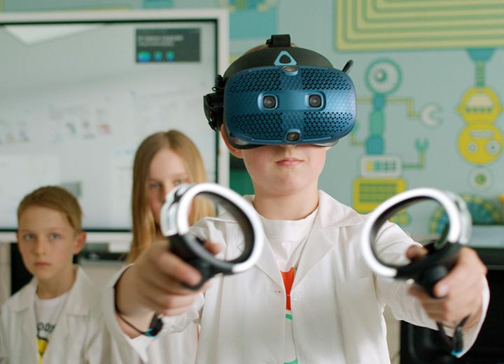 Empiriusz 2.0: Technologia VR może rozpalać ciekawość i rozwijać wyobraźnię uczniów