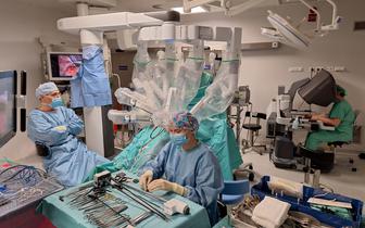 Specjaliści z WIM jako pierwsi w Polsce wykonali robotyczne operacje przełyku