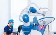 Robot przeszczepia włosy