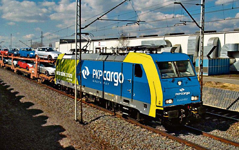 Lokomotywa z napisem PKP Cargo jest coraz bliżej wjechania na warszawską giełdę. Debiut zaplanowano na 30 października. [FOT. ARC]
 