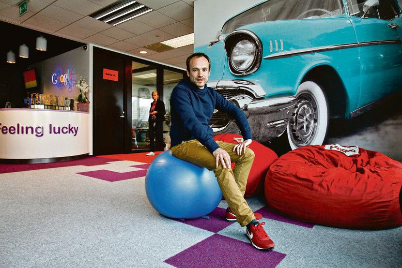 Piotr Zalewski z Google’a tłumaczy, że nowy — dla polskich użytkowników — format reklamowy można zakupić poprzez samoobsługowy system AdWords. Jest on dostępny dla wszystkich sklepów internetowych — zarówno mikro-, małych jak i średnich oraz dużych firm. [FOT. WM]
 
 