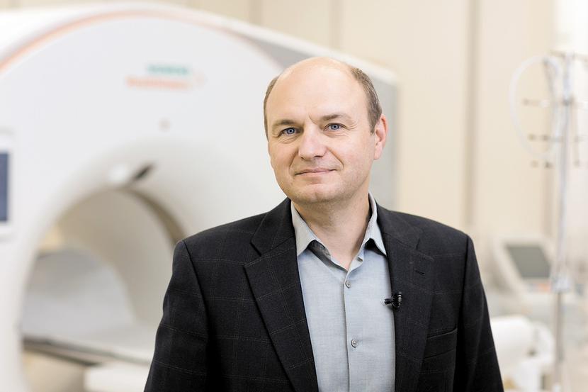 W gronie profesorów belwederskich znalazł się prof. Cezary Kępka, kardiolog interwencyjny od wielu lat zajmujący się oceną serca w tomografii komputerowej oraz realizacją projektów badawczych związanych z zaawansowanym obrazowaniem kardiologicznym.