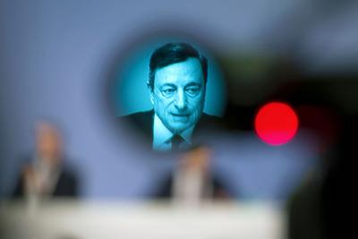 Jeśli będziemy obniżać stopy procentowe, to pojawią się środki łagodzące – powiedział Mari Draghi, szef Europejskiego Banku Centralnego