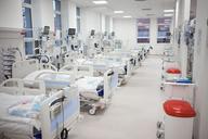 Ekspertka: utrzymywanie w większości pustych szpitali tymczasowych jest nieracjonalne