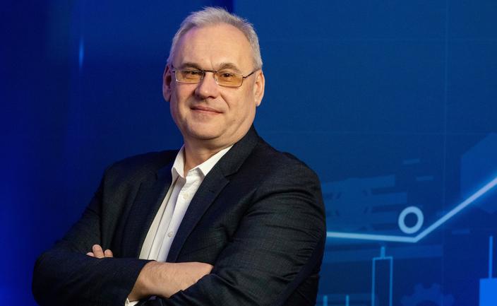 Asbis zarabia na boomie AI. Marzą mu się notowania za oceanem