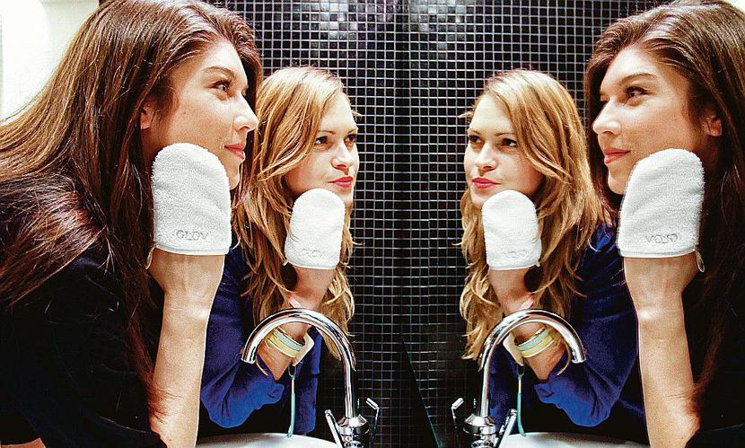 Mikrowłókna znajdują zastosowanie w wielu dziedzinach, teraz także w kosmetyce. Start-upowa spółka Phenicoptere wypuściła na rynek bazujący na technologii mikrowłókien produkt do demakijażu. Jego producentki — Monika Żochowska i Ewa Dudzic — wierzą, że Glov może zamieszać na rynku kosmetycznym i w kraju i na świecie. [FOT. MW]