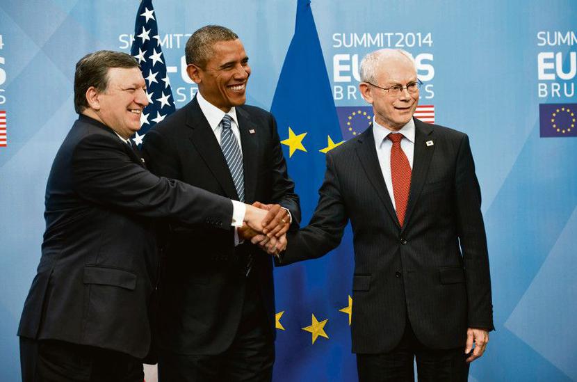 COŚ ZA COŚ:
 Zniesienie zakazu wywozu gazu z USA to gest dobrej woli Baracka Obamy (w środku) wobec europejskich przywódców (po lewej Jose Barroso, przewodniczący Komisji Europejskiej, po prawej — Herman Van Rompuy, przewodniczący Rady Europejskiej). Tylko czego USA zażądają w zamian przy negocjacjach umowy handlowej?
 [FOT. RADA EUROPEJSKA]