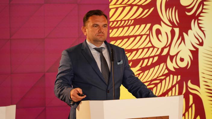 Zmiana przy sterach: