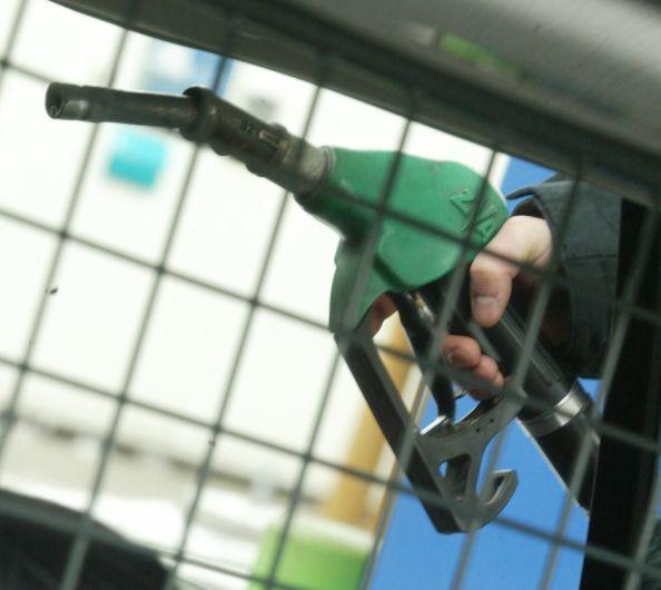 Tankowanie auta z kratką...