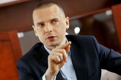 TYTANICZNA PRACA: ZUS, którego informatyką kieruje Krzysztof Dyki, włożył ogromny wysiłek, by przetarg na utrzymanie KSI był transparentny i doprowadził do wyłonienia wykonawcy na jak najbardziej konkurencyjnych warunkach. W rezultacie uzyskał cenę blisko 60 proc. niższą niż przy poprzednim zamówieniu.
