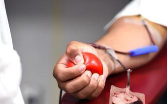 Setki milionów: tyle MZ zarabia na krwi od honorowych dawców