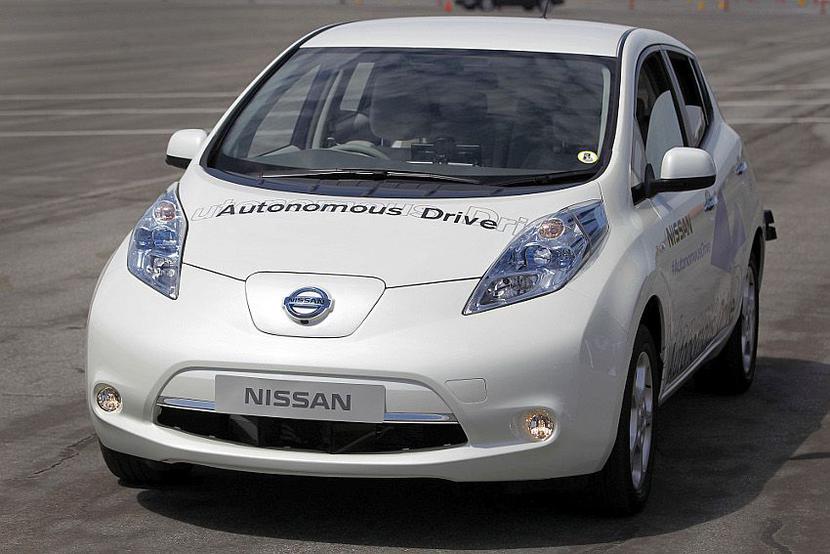 Samojezdny elektryczny Nissan Drive Leaf podczas testów w Kalifornii. Nissan planuje wprowadzić go do sprzedaży w 2020 r. (FOT. Bloomberg)