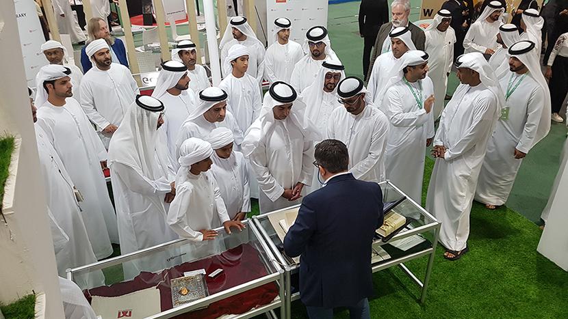 Szejk Saif bin Zayed Al Nahyan, wicepremier i minister spraw wewnętrznych Zjednoczonych Emiratów Arabskich, przy stoisku Manuscriptum