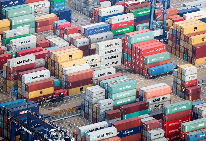 Handel zagraniczny, kontenery, port, terminal