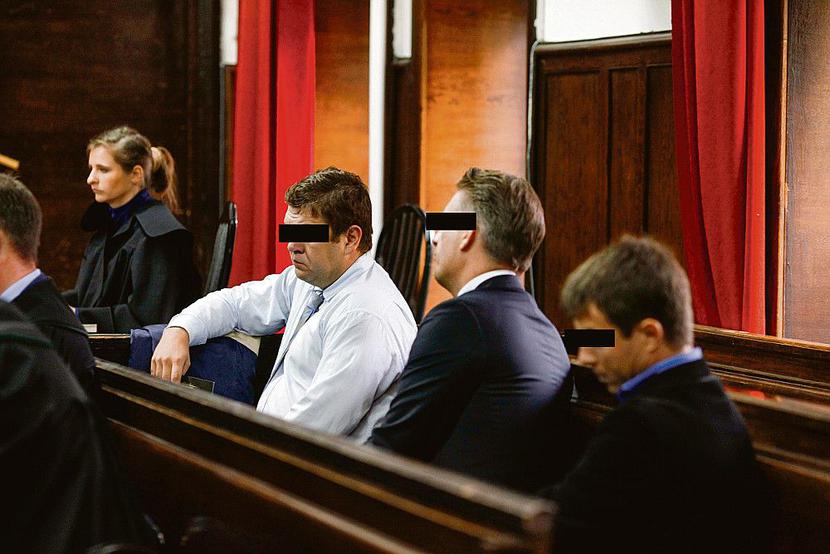 DORADCY: Łukasz K., Andrzej S. i Maciej S. — byli finansiści i członkowie zarządu WGI, oskarżeni o oszukanie klientów na 248 mln zł. Dziś dwaj pierwsi żyją za pensje doradców ds. wizerunku za 3 tys. zł miesięcznie, ostatni za 2 tys. zł doradza w zarządzaniu. Majątku nie mają, bo zajęła im go prokuratura. [FOT. WM]
 