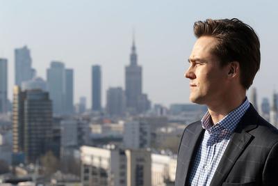 Szymon Wałach, szef pionu strategii i transformacji cyfrowej PKO BP, projekt agile wdraża już od kilku miesięcy. W zwinnych zespołach powstają np. wszystkie zmiany w aplikacji IKO.