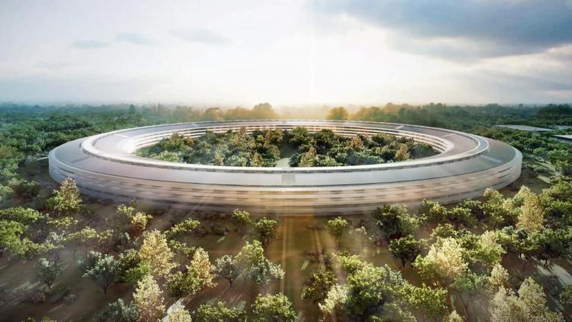 Koszt budowy nowej siedziby Apple, która została zaprojektowana, by kształtem przypominać statek kosmiczny, został oszacowany na sumę 5 mld USD (Fot. Apple)