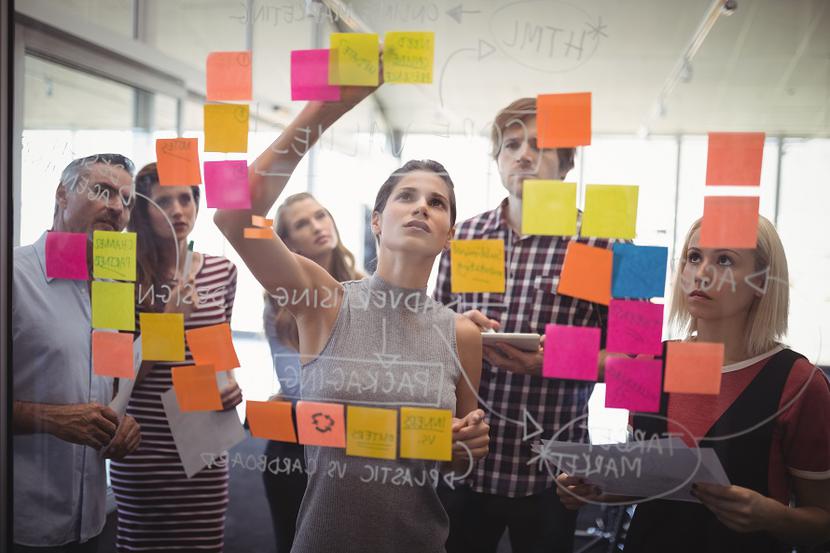 Zespół klienta: Zatrudniamy najwyższej klasy team leaderów. Ich zadaniem jest przeprowadzanie mediowych i marketingowych transformacji dla naszych klientów. Nie tylko dbają o poziom obsługi i wykonywanych zadań, ale przede wszystkim tworzą dedykowane zespoły klienckie, których kompetencje są odpowiednio dopasowane do zakresu działań realizowanych dla klienta – podaje Mindshare Polska na swojej stronie internetowej. Zespół klienta: Zatrudniamy najwyższej klasy team leaderów. Ich zadaniem jest przeprowadzanie mediowych i marketingowych transformacji dla naszych klientów. Nie tylko dbają o poziom obsługi i wykonywanych zadań, ale przede wszystkim tworzą dedykowane zespoły klienckie, których kompetencje są odpowiednio dopasowane do zakresu działań realizowanych dla klienta – podaje Mindshare Polska na swojej stronie internetowej.