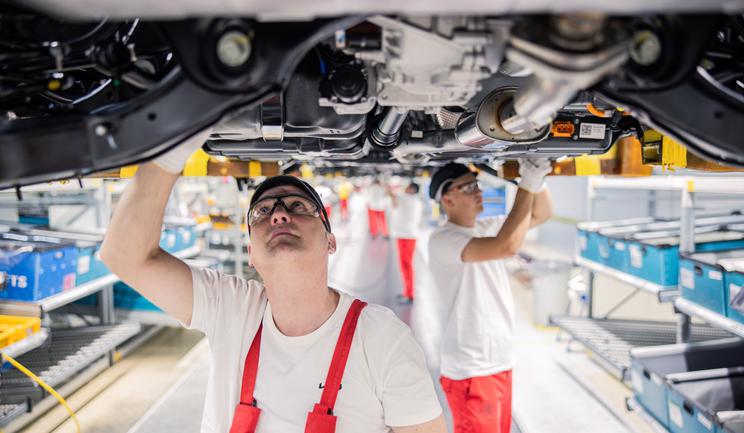 Polska motoryzacja pęka na pół. Fabryki części mają już 311 mln zł zaległości