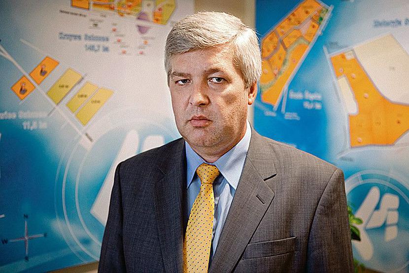 ŚRUBOWANIE WYNIKÓW:
 20 zezwoleń w ciągu półrocza — to rekord dla Legnickiej Specjalnej Strefy Ekonomicznej kierowanej przez Adama Grabowieckiego. Podobne sukcesy osiągnie też kilka innych stref.
 [FOT. ARC]