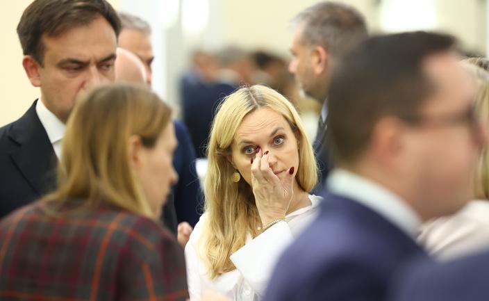 Rząd szuka oszczędności w budżecie NFZ, ale unika podwyżek składek