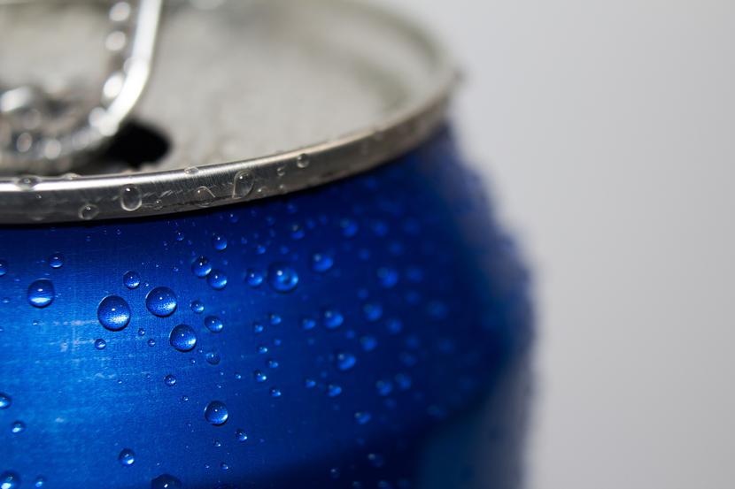 Wyższe przewidywane genetycznie poziomy kofeiny we krwi były związane z niższą masą ciała (BMI) i mniejszą ilością tkanki tłuszczowej. Wyższe przewidywane genetycznie poziomy kofeiny we krwi były związane z niższą masą ciała (BMI) i mniejszą ilością tkanki tłuszczowej.