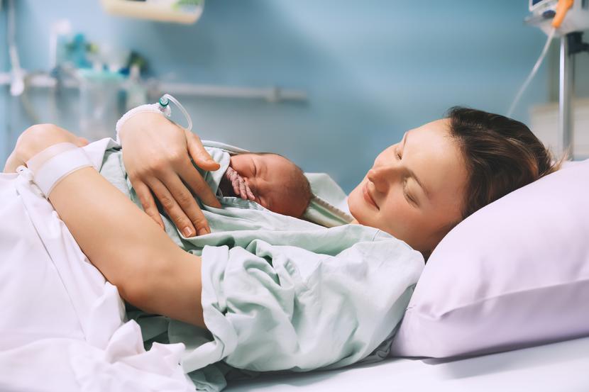 Z danych MZ wynika, że liczba szpitali, w których odebrano porody, spadła z 397 w 2017 r. do 332 w 2023 r. Zmniejsza się także liczba odbieranych porodów - w 2023 r. było ich 266 tys., w 2019 r. - 366 tys., a w 2017 r. - 393 tys. Z danych MZ wynika, że liczba szpitali, w których odebrano porody, spadła z 397 w 2017 r. do 332 w 2023 r. Zmniejsza się także liczba odbieranych porodów - w 2023 r. było ich 266 tys., w 2019 r. - 366 tys., a w 2017 r. - 393 tys.