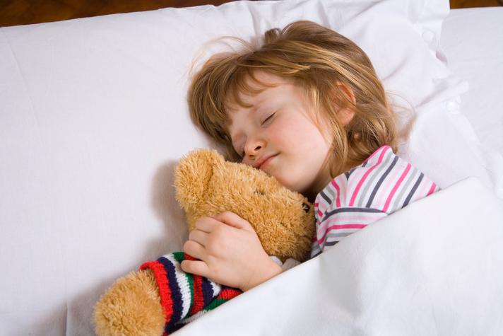 Nie oceniajmy snu dziecka według norm przyjętych dla dorosłych