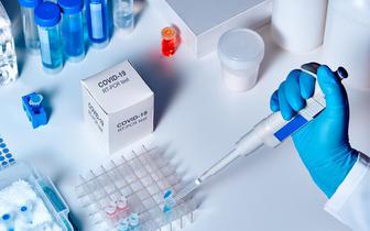 Szef MZ: testy antygenowe trafią do placówek na starych zasadach