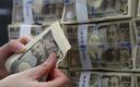 Standard Chartered radzi kupować jena