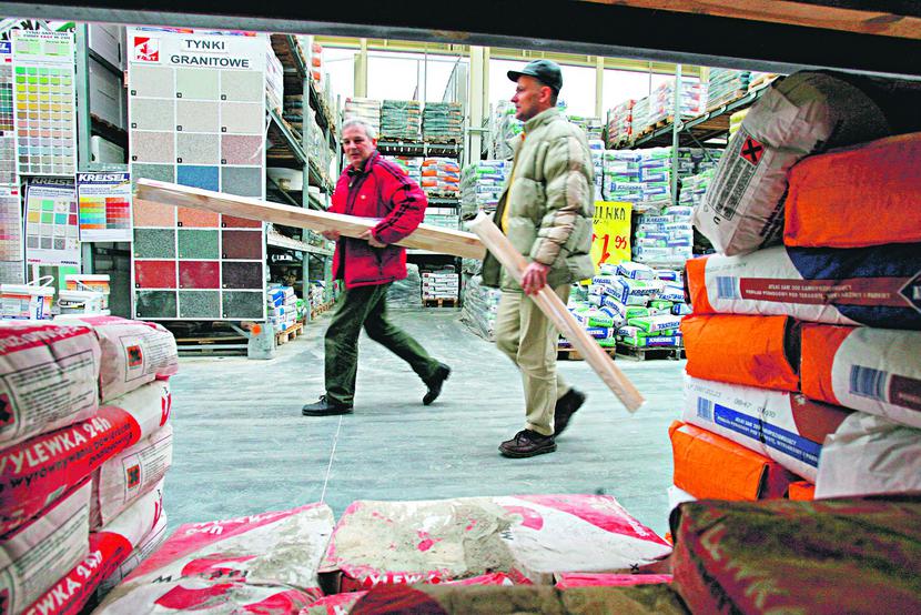 SUBSTYTUT RAT: Większość marketów budowlanych oferuje klientom specjalne karty kredytowe. Ich podstawową (a najczęściej jedyną)
 zaletą jest możliwość ratalnej spłaty zadłużenia. [FOT. BS]