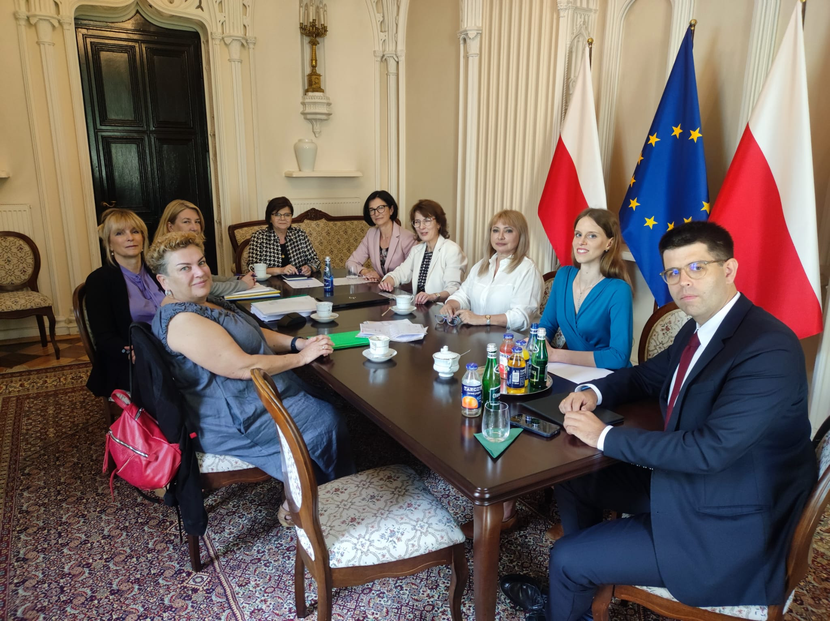W spotkaniu z minister zdrowia Izabelą Leszczyną wziął udział m.in. prezes Naczelnej Rady Lekarskiej Łukasz Jankowski. W spotkaniu z minister zdrowia Izabelą Leszczyną wziął udział m.in. prezes Naczelnej Rady Lekarskiej Łukasz Jankowski.